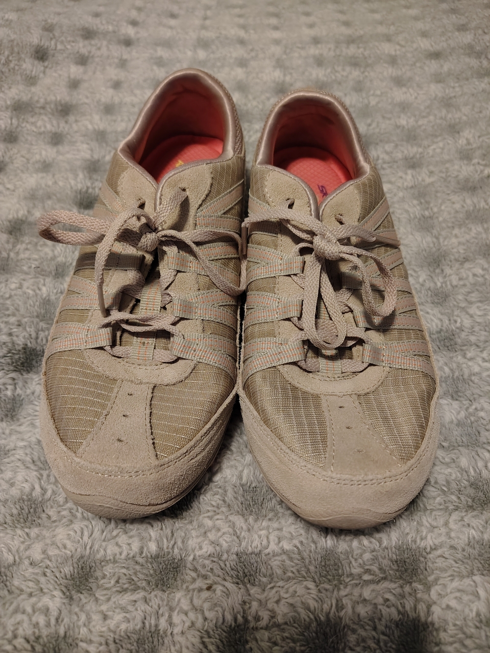 Women’s Casual Lace-Up Sneakers in Beige